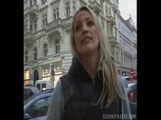 Video amador da loirinha transando com um estranho