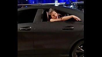 Kátia Gomes são seba fazendo boquete dentro do seu carro